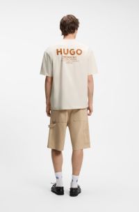 T-shirt con vestibilit&agrave; comoda in cotone con grafica con logo sulla parte posteriore, Colore neutro