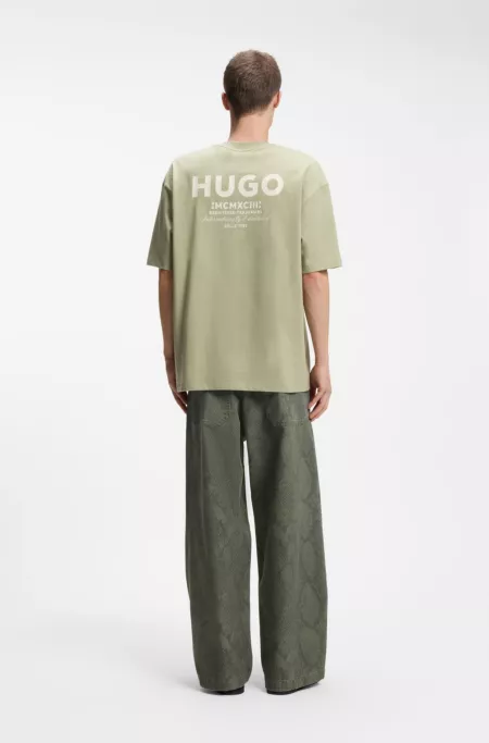 Loose-fit T-shirt in cotton with rear logo artwork