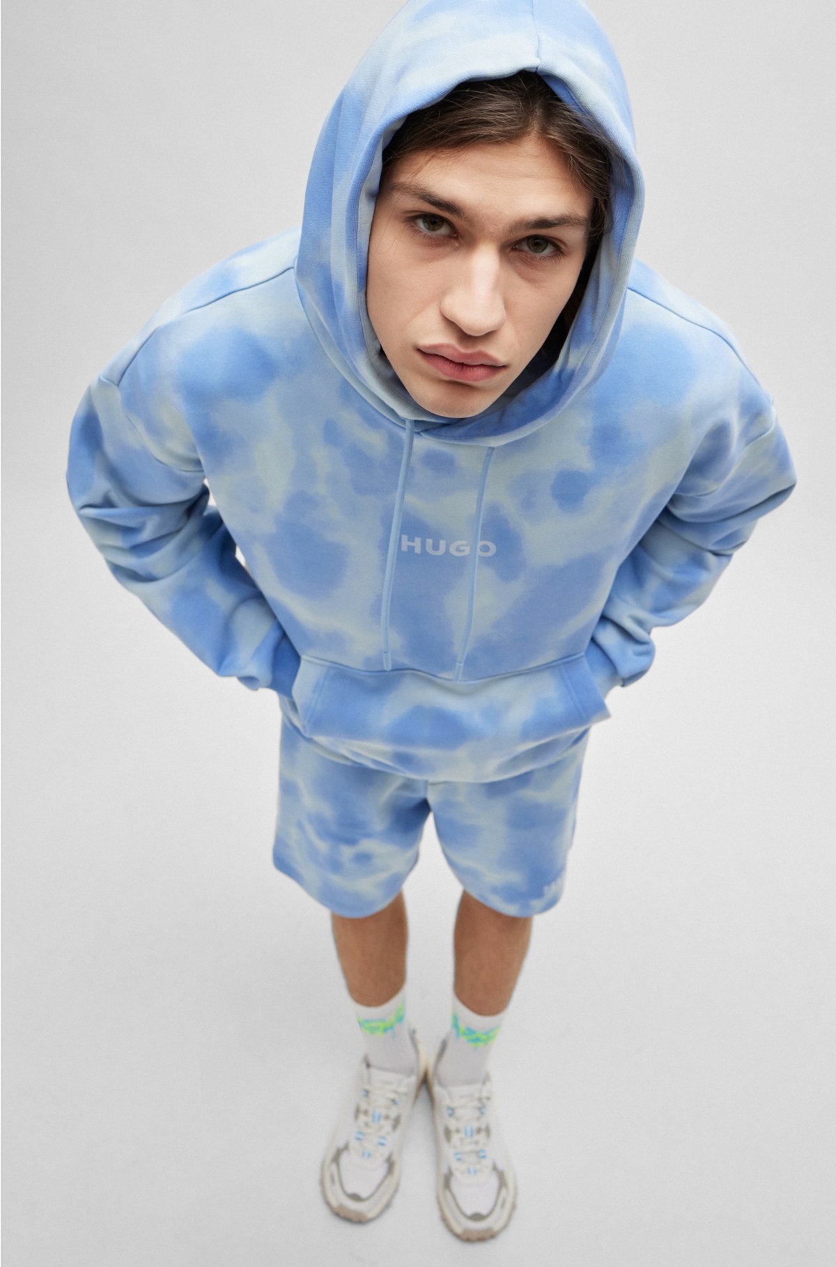 Oversized-fit hoodie in cotton with seasonal print, Light Blue