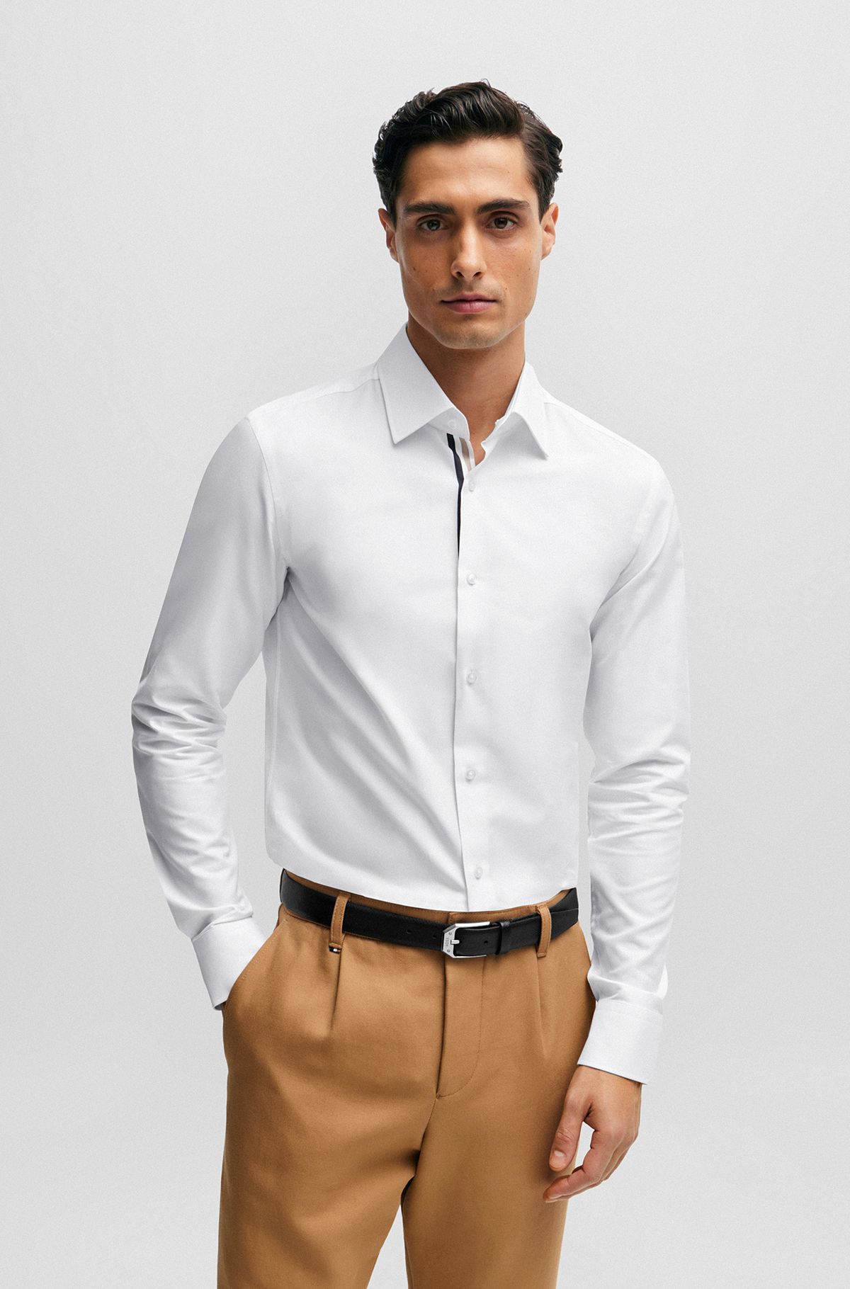 Chemise Slim Fit en coton avec finition à rayures emblématiques, Blanc