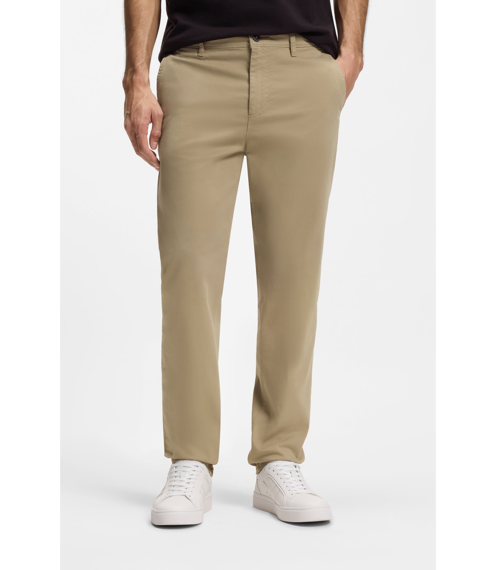 Tapered-Fit Chino aus elastischem Baumwoll-Satin