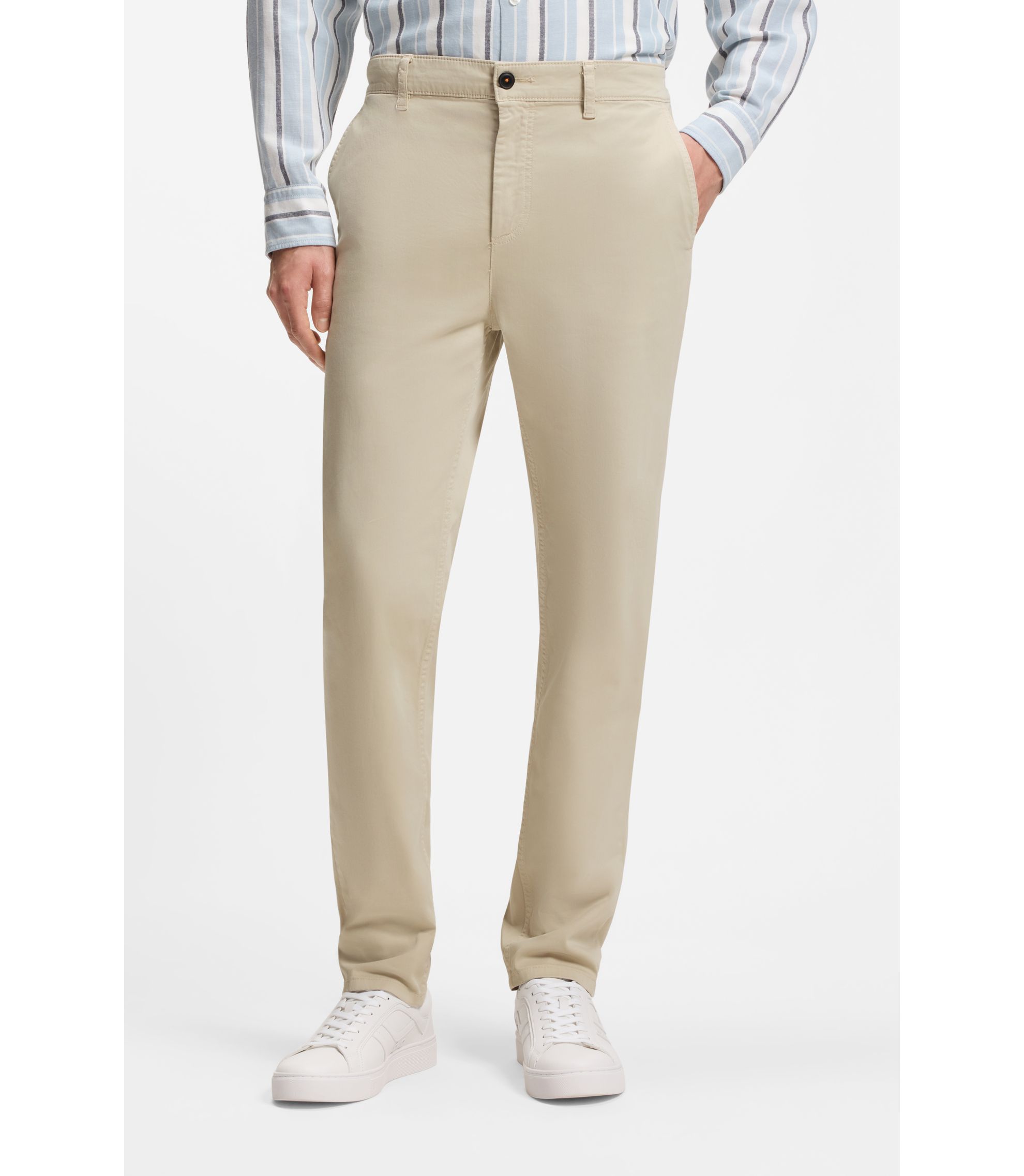 Tapered-Fit Chino aus elastischem Baumwoll-Satin