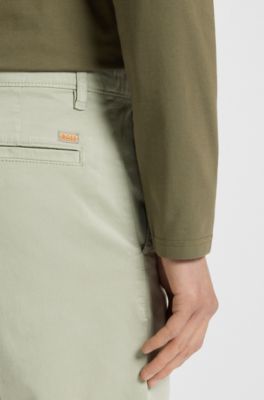 Tapered-Fit Chino aus elastischem Baumwoll-Satin, Hellgr&uuml;n