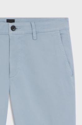 Chino con fit affusolato in satin di cotone elasticizzato, Celeste