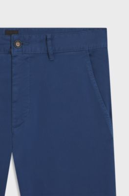 Slim-Fit Chino aus elastischem Baumwoll-Satin, Blau