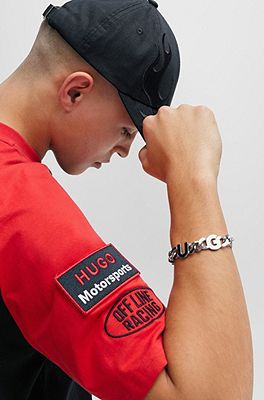 HUGO - mit Armband Panzerketten-Design im Logo-Schriftzug