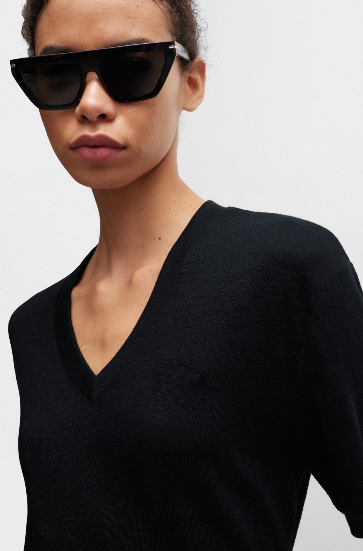 V-neck T-shirt in linen, Black