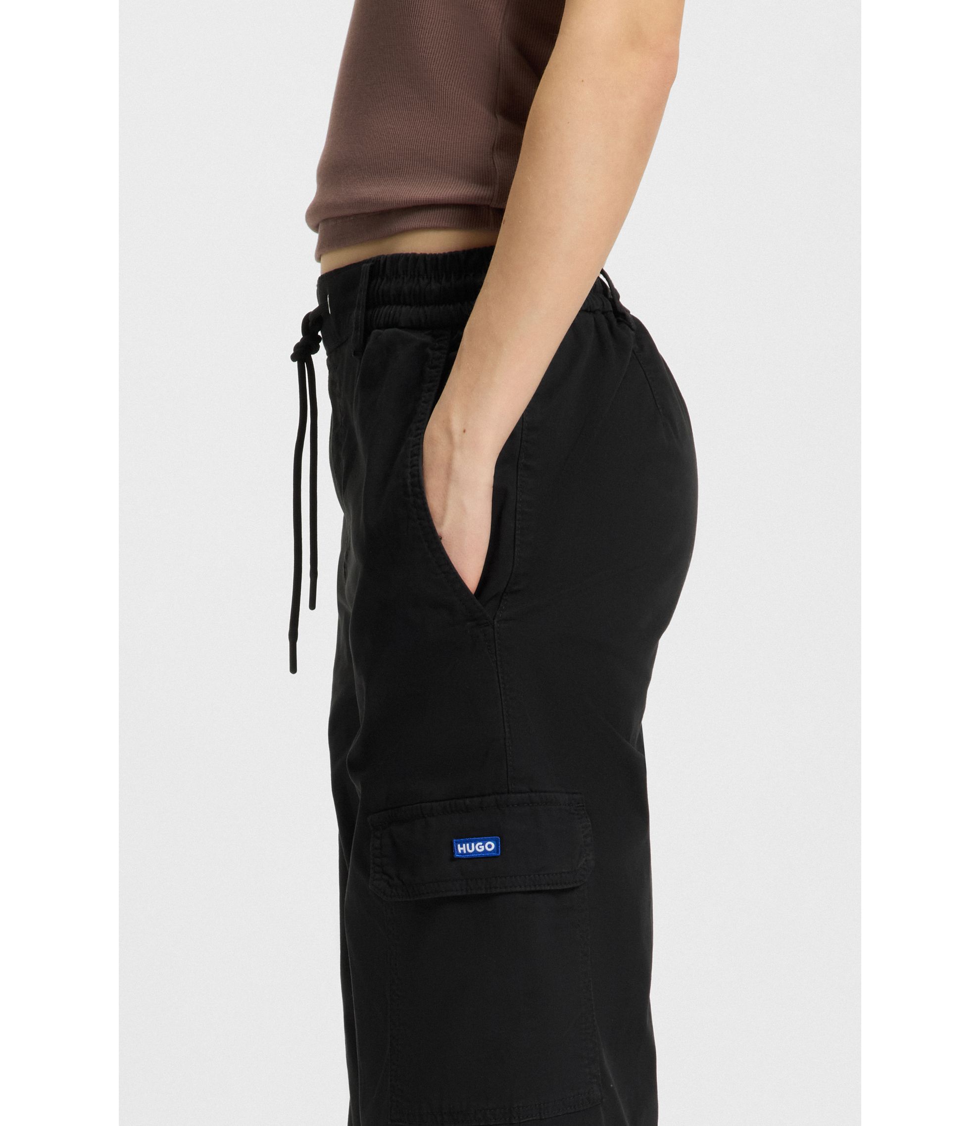 HUGO - リラックスフィット カーゴパンツ ストレッチコットン - ブラック