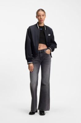 D&eacute;bardeur court en coton stretch avec &eacute;tiquette logo bleue, Noir