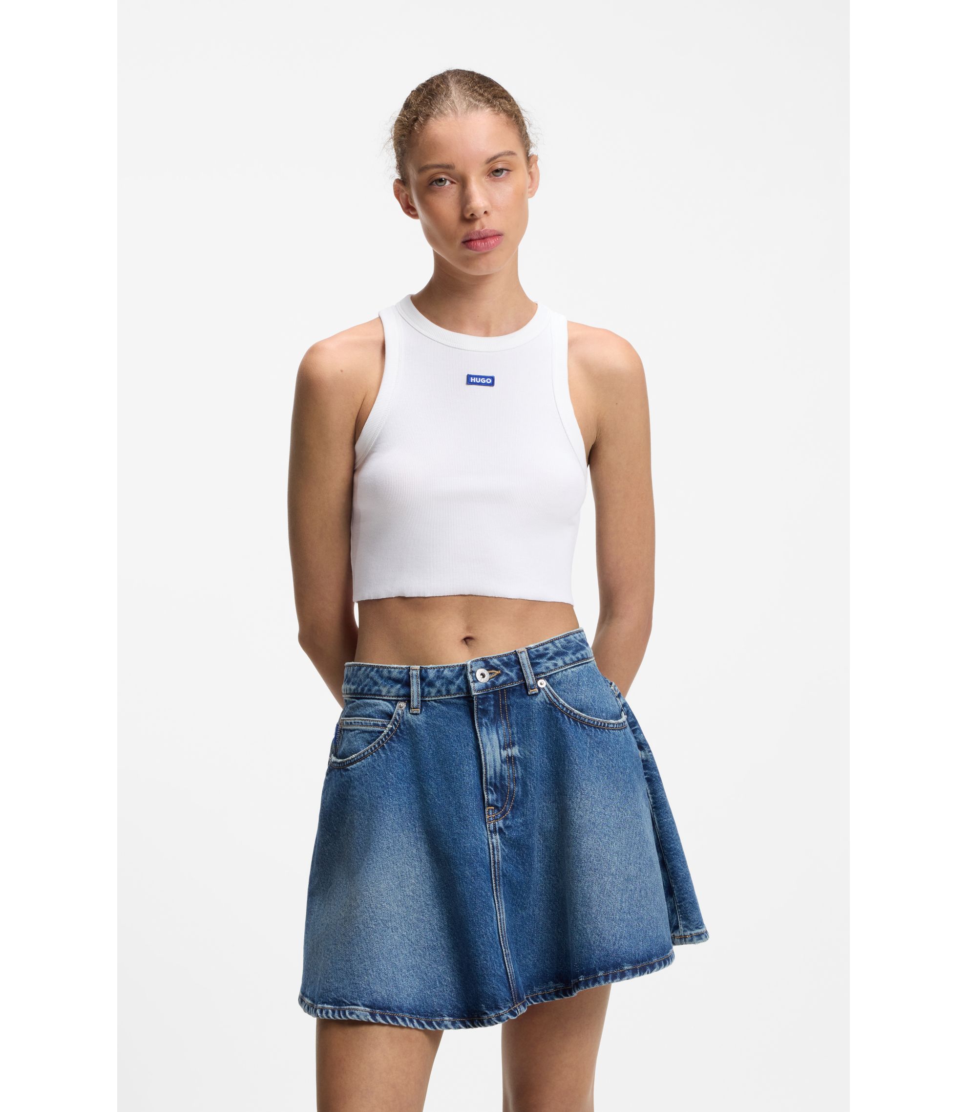 Kurz geschnittenes Tanktop aus Stretch-Baumwolle mit blauem Logo-Label