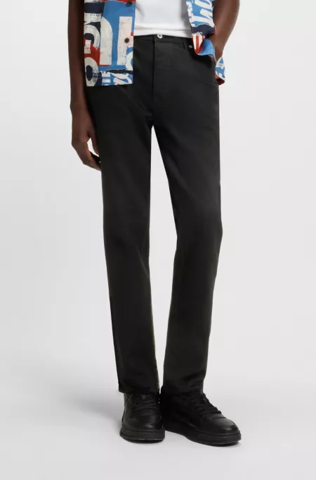 Tapered-Fit Jeans aus schwarzem Stretch-Denim