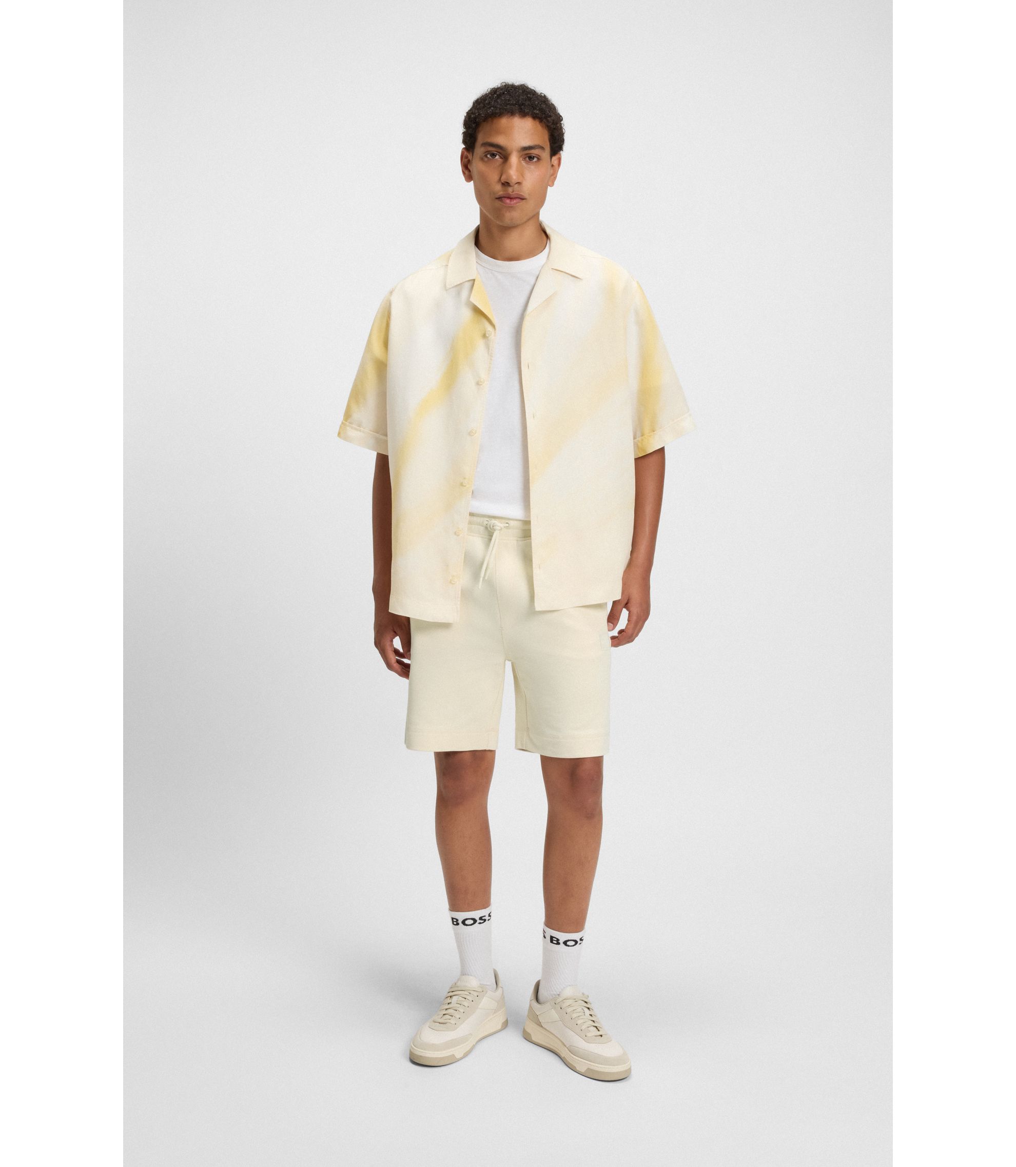 hbeu50511726_767_300?wid=1980&