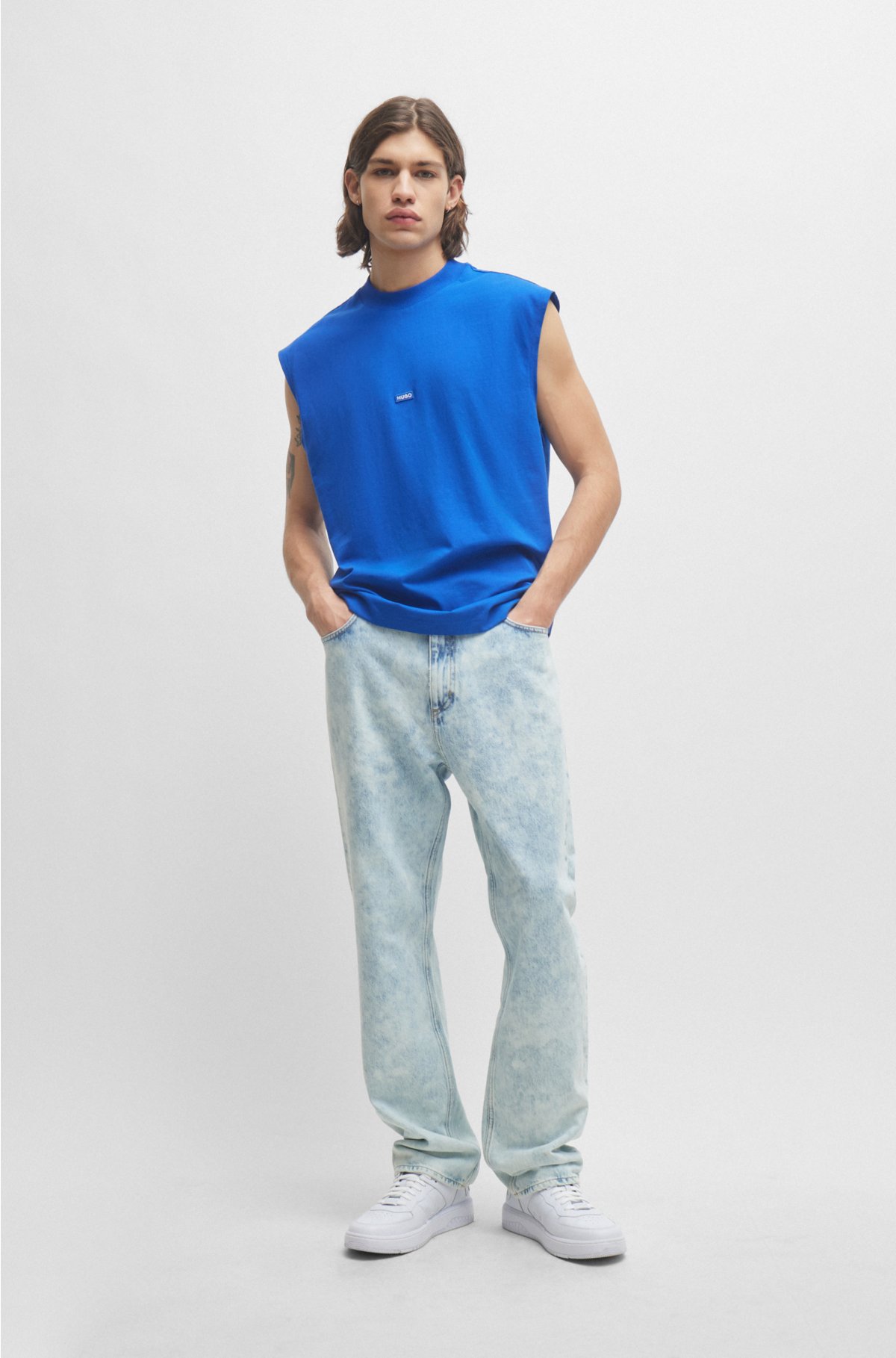 HUGO - Baggy-fit jeans in light-blue washed denim