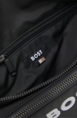 Strukturierte G&uuml;rteltasche mit kontrastfarbenem Logo, Schwarz