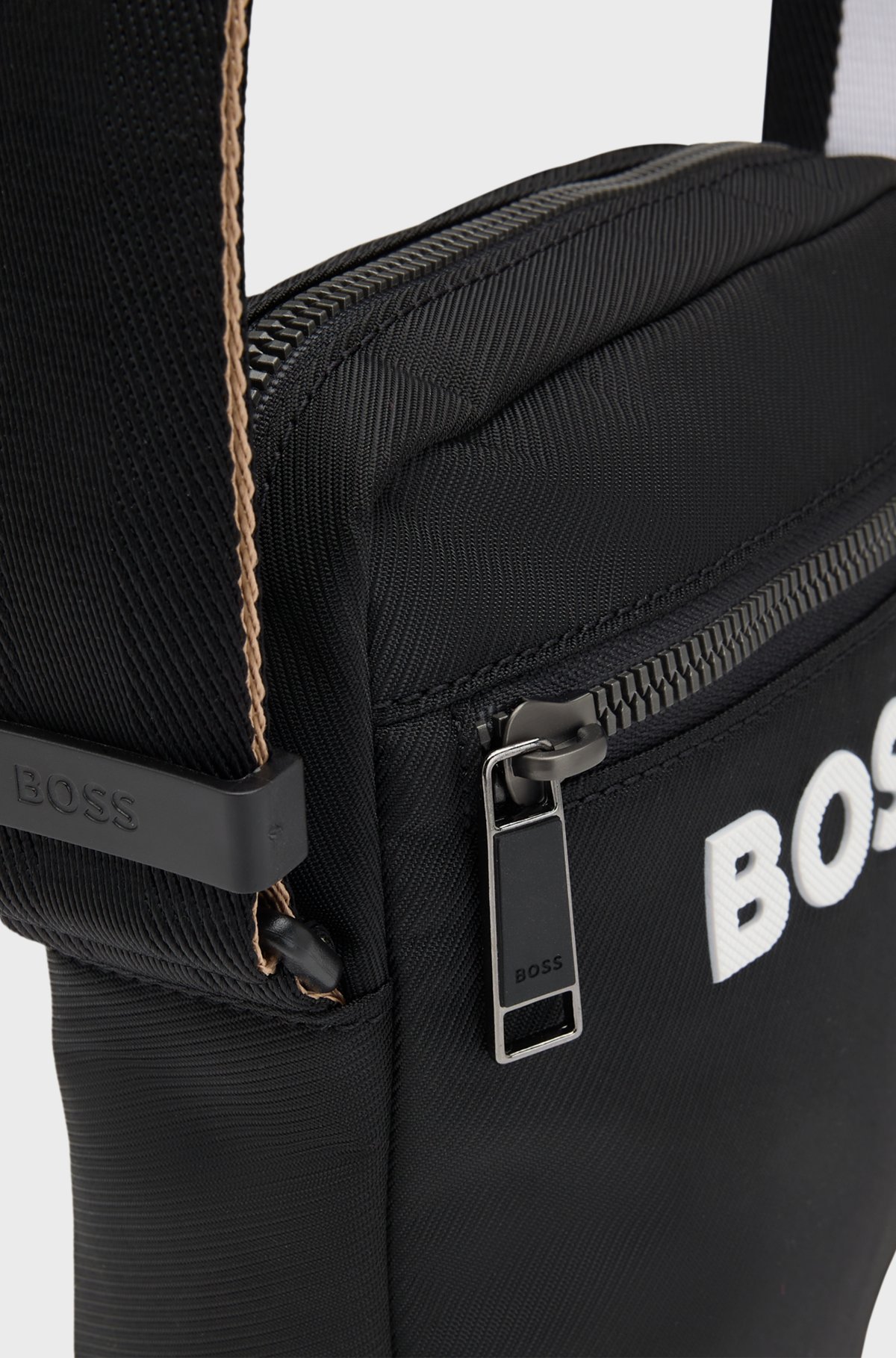 BOSS - クロスボディバッグ コントラストロゴ&シグネチャー BOSS - クロスボディバッグ コントラストロゴ&シグネチャー