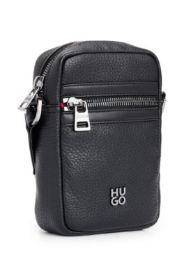 HUGO - フェイクレザー レポーターバッグ スタックロゴ 