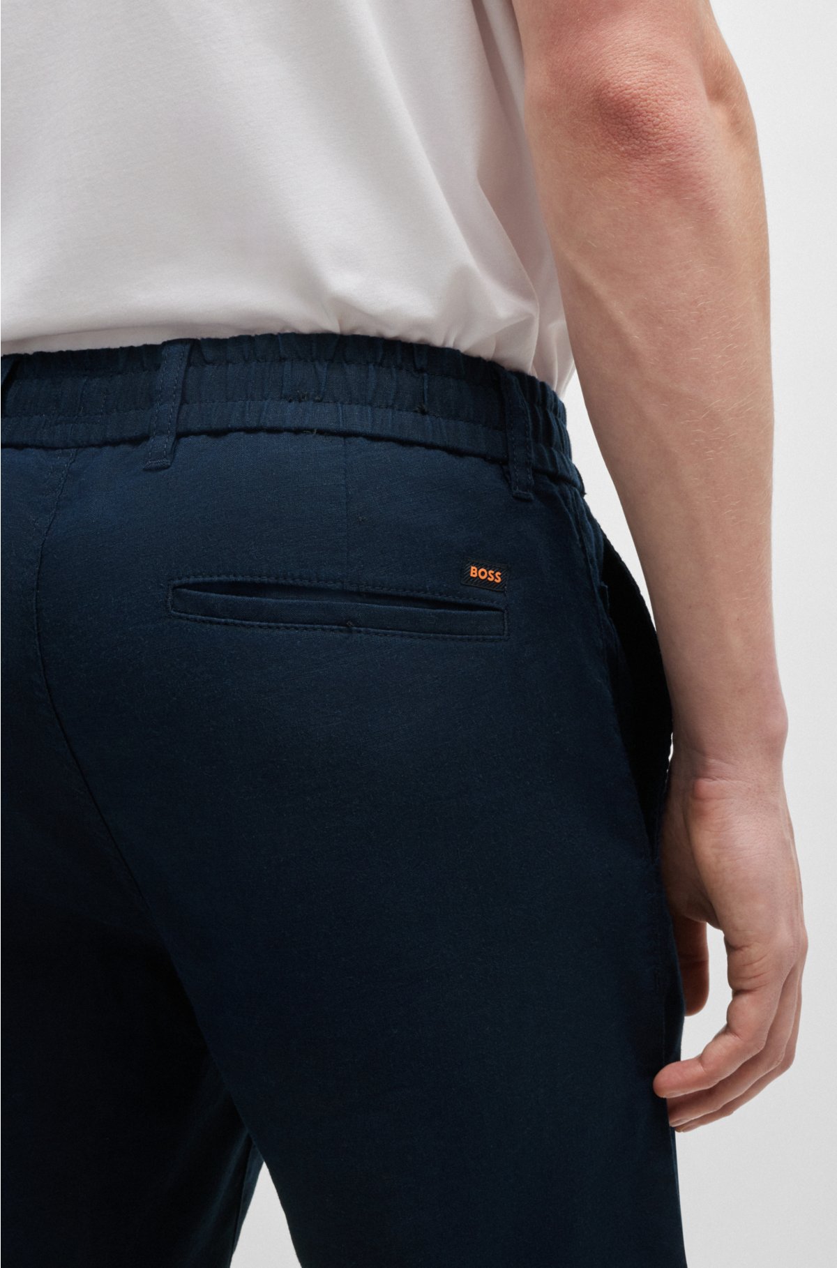 Tapered-fit shorts in a linen blend, Dark Blue