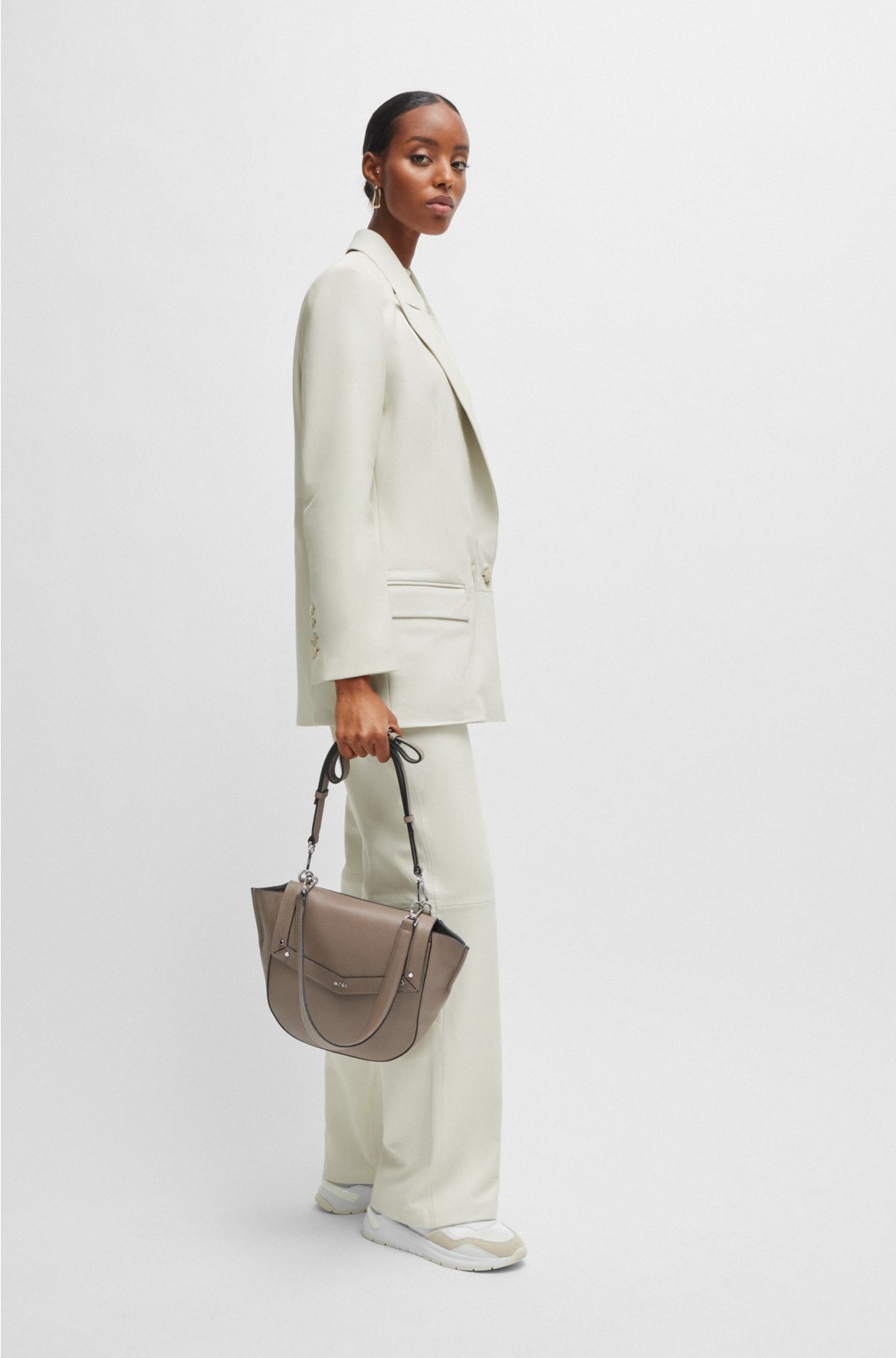 Saddle bag in grained leather with detachable straps, Light Brown