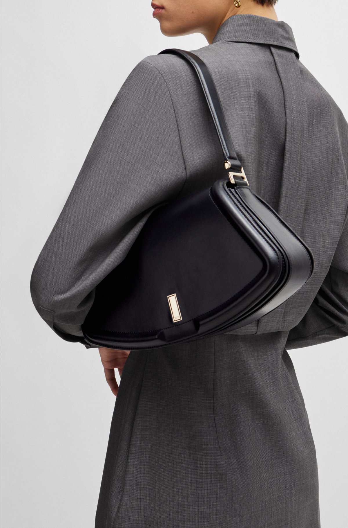 Leather shoulder bag with branded hardware, Black