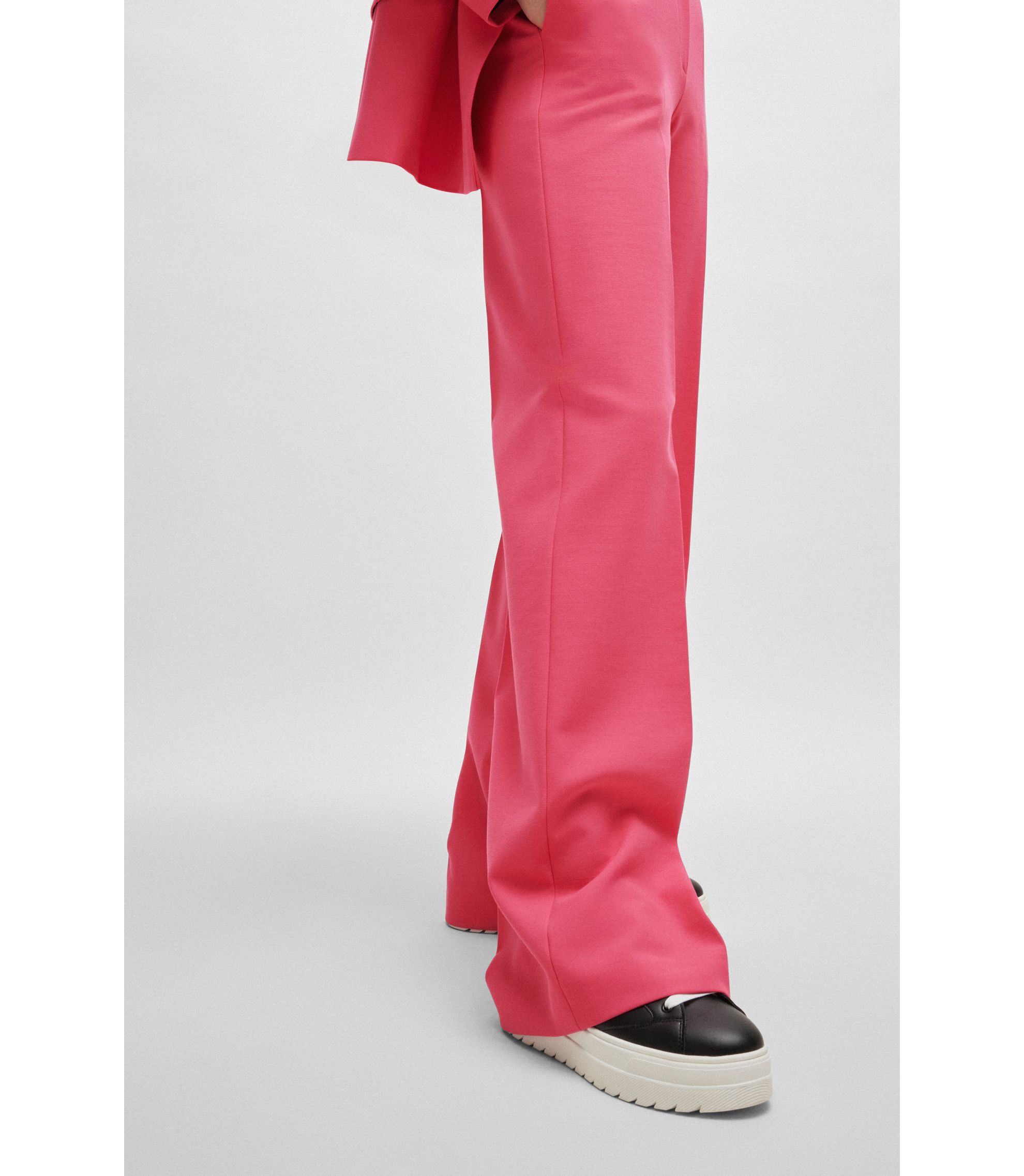 hbeu50513960_673_340?wid=1980&