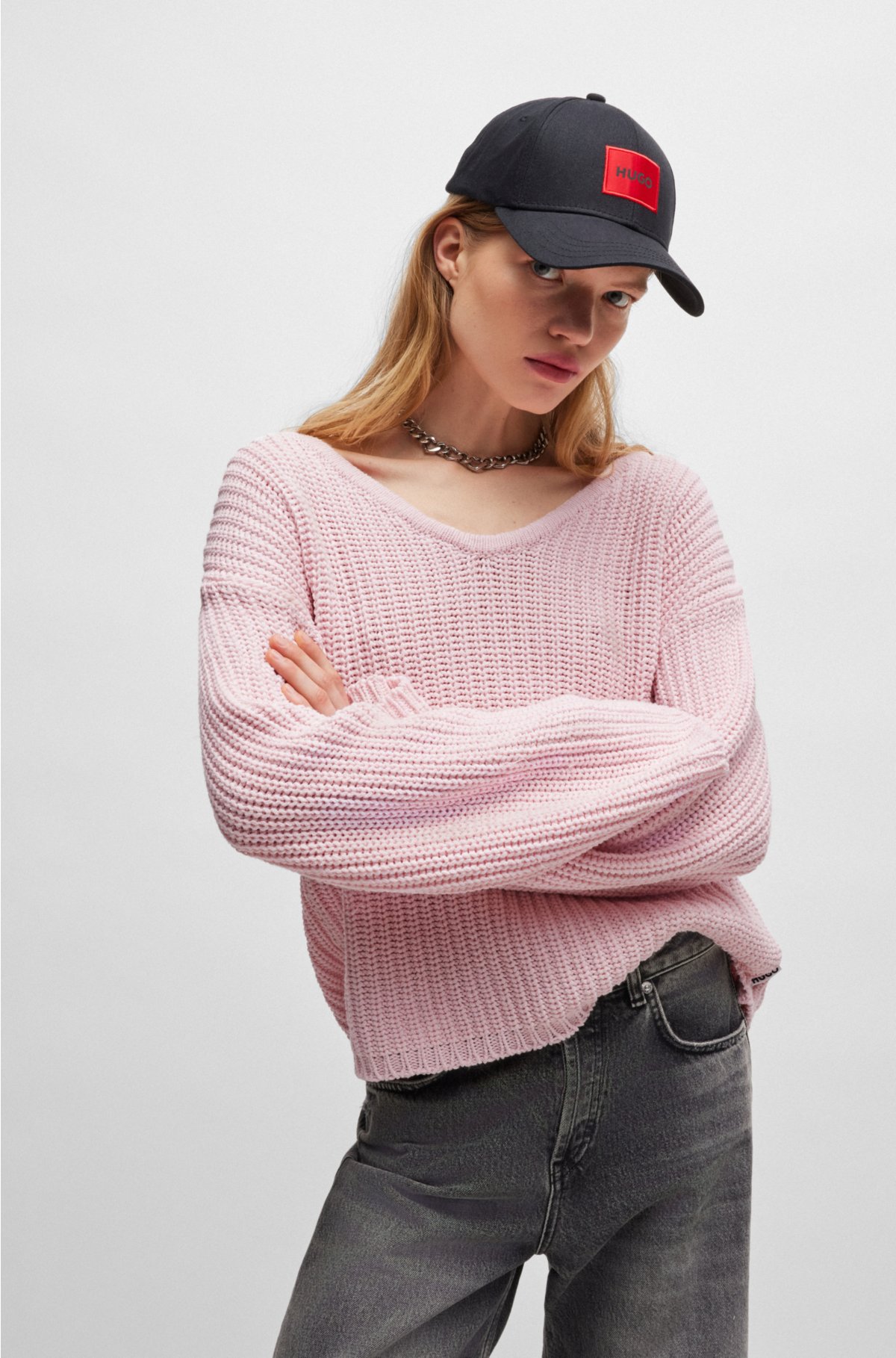 Oversized-fit long-sleeved sweater with V neckline, light pink