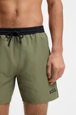 Badshorts med kontrastlogga och kantband, Gr&ouml;n