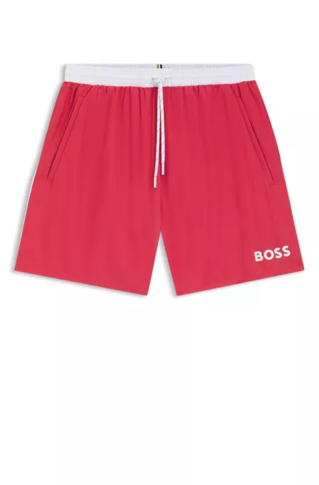 Bañador tipo shorts con logo y ribetes en contraste