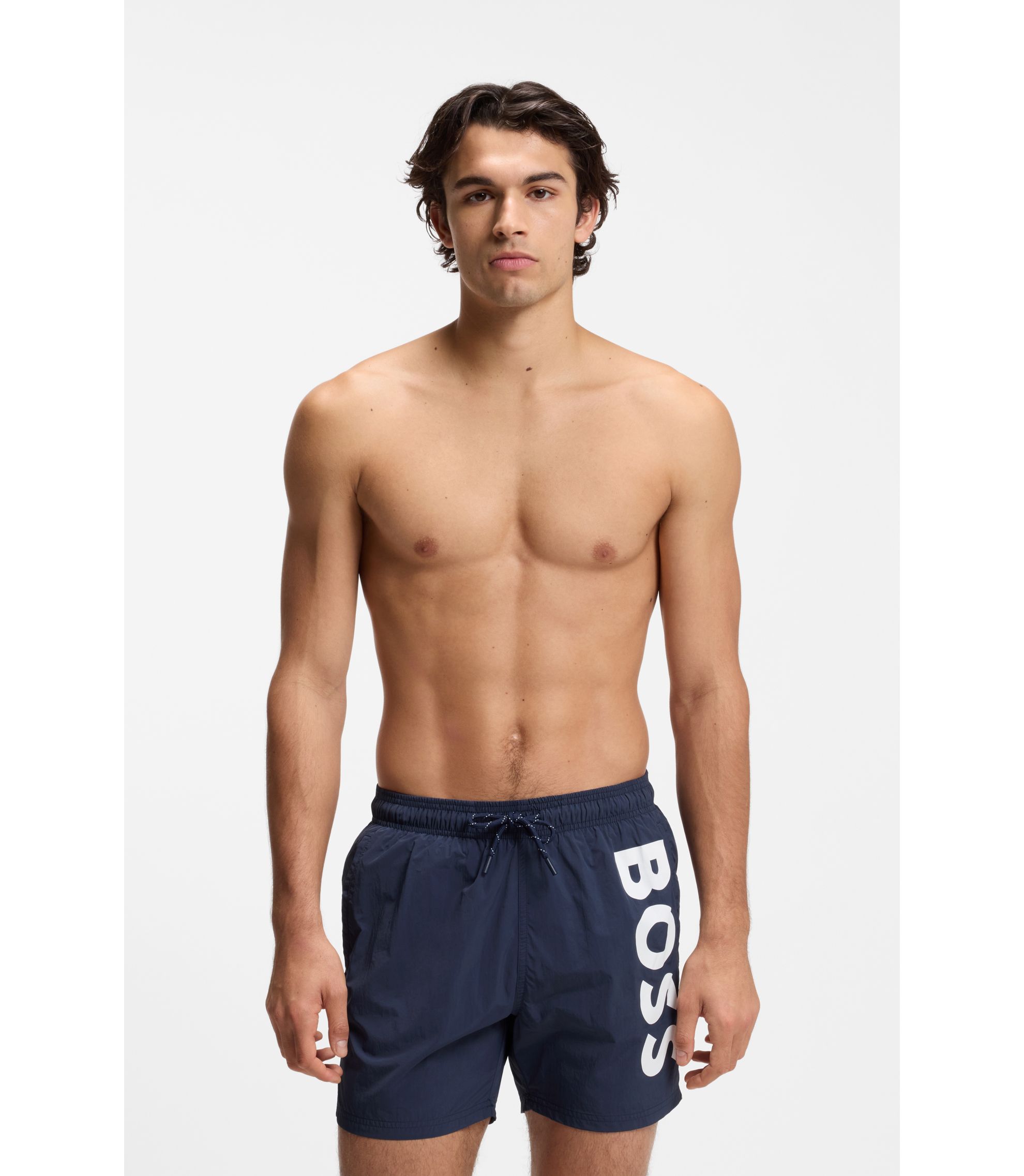 Schnell trocknende Badeshorts mit vertikalem Logo-Print