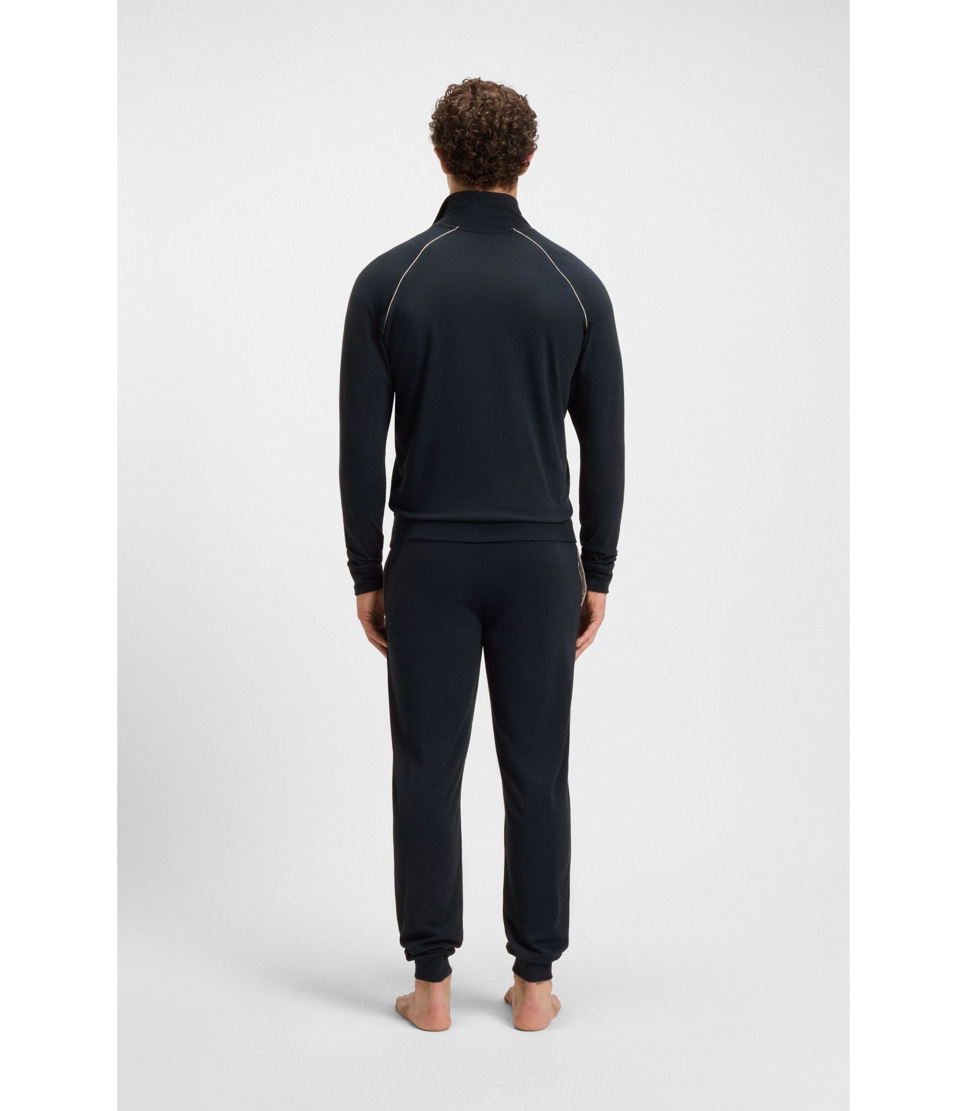 hbeu50515366_403_360?wid=1980&