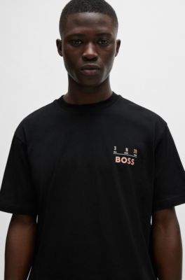 BOSS - Relaxed-Fit T-Shirt aus reiner Baumwolle mit Artwork der Saison