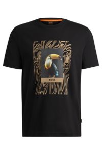 BOSS - Regular-Fit T-Shirt aus Baumwoll-Jersey mit Artwork der Saison