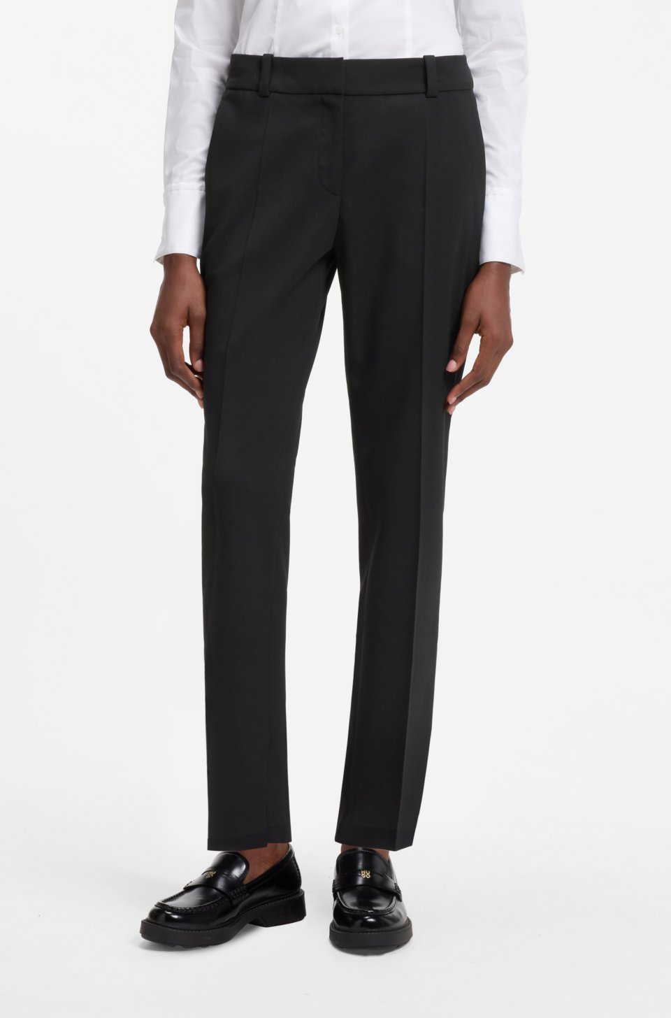 Slim-fit trousers with a cropped length