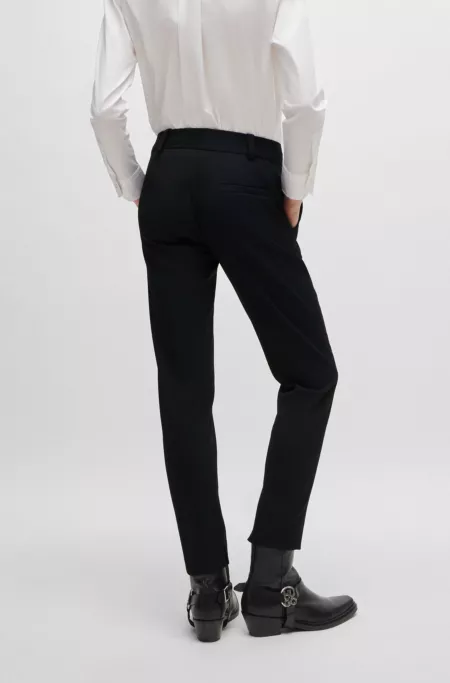 Slim-fit trousers with a cropped length