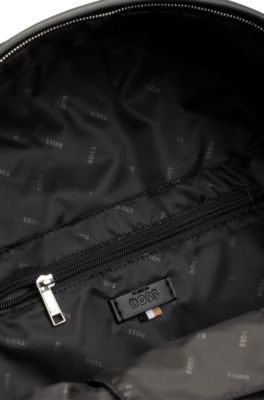 BOSS - フェイクレザー バックパック シグネチャーストライプ - ブラック