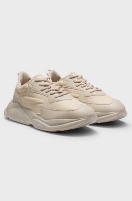 Sneakers stile runner con dettagli a contrasto, Beige chiaro
