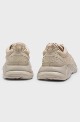 Baskets inspir&eacute;es des chaussures de running avec d&eacute;tails contrastants, Beige clair