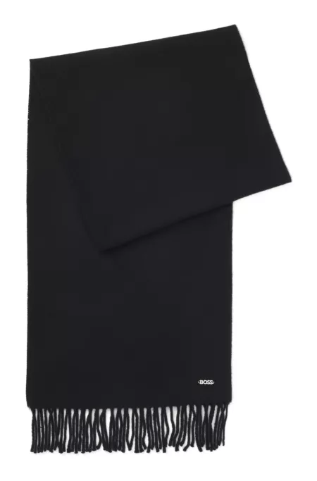 Wool scarf with logo rivet