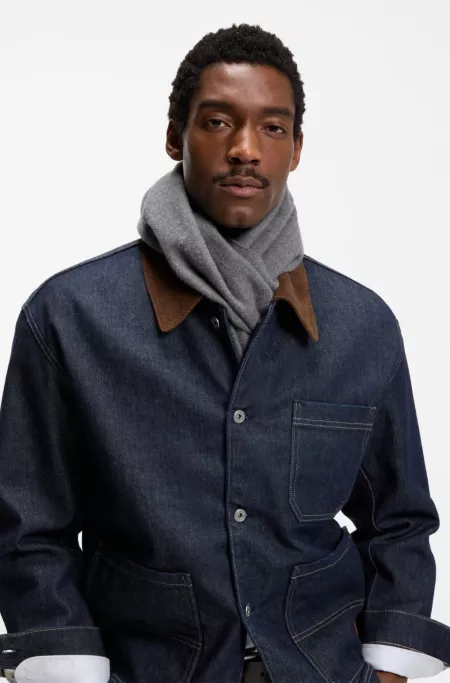 Italian-made scarf in wool with logo patch