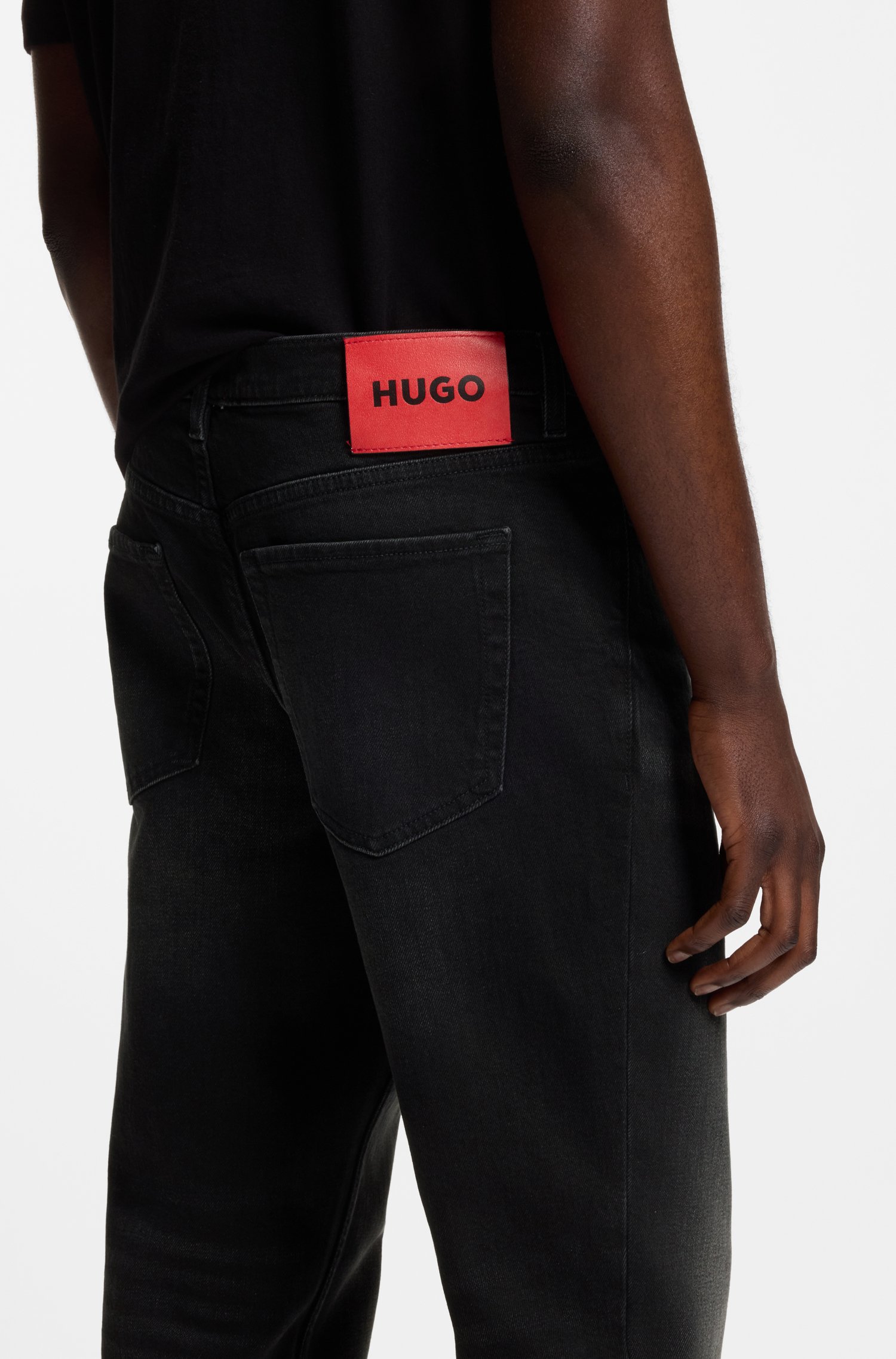 Boss Jeans med avsmalnande passform i djupsvart stretchdenim herr – bild 4
