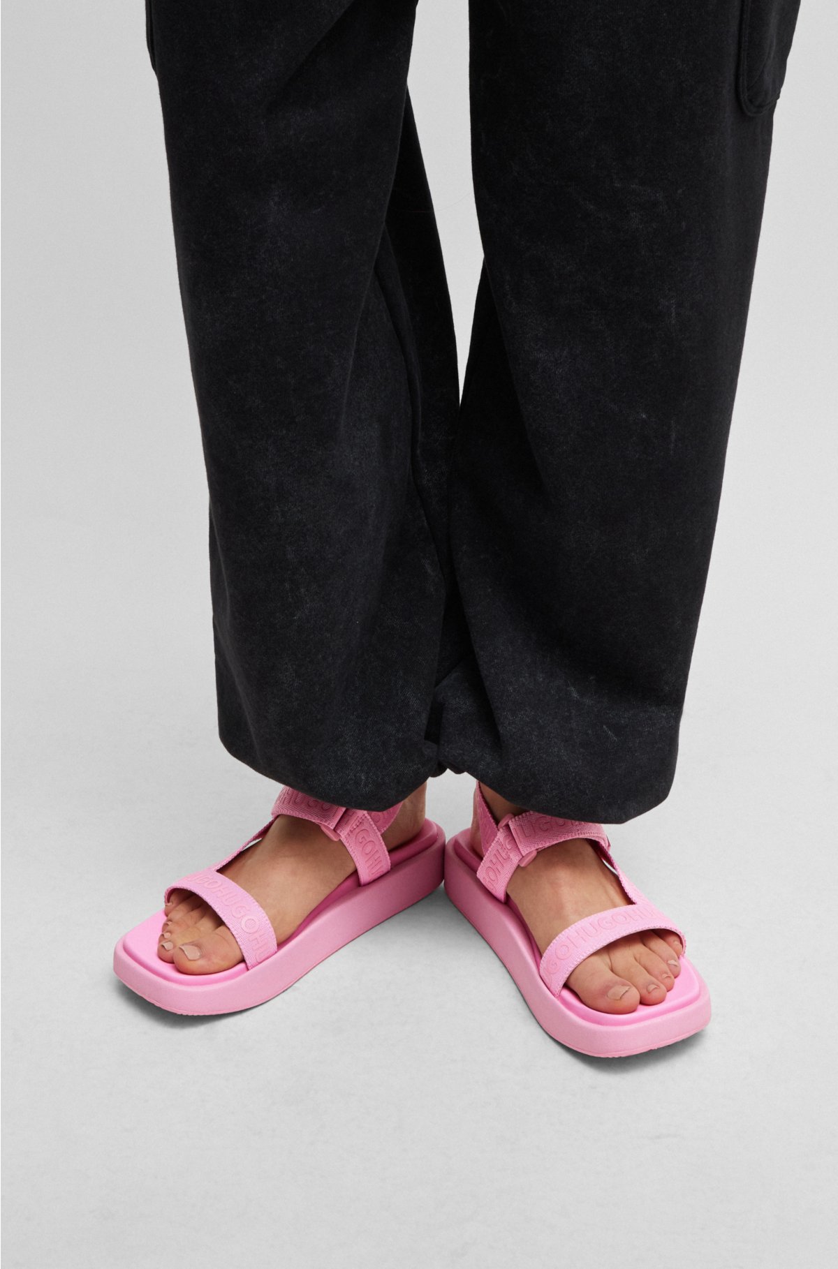 Stacked-logo sandals with branded straps, Pink