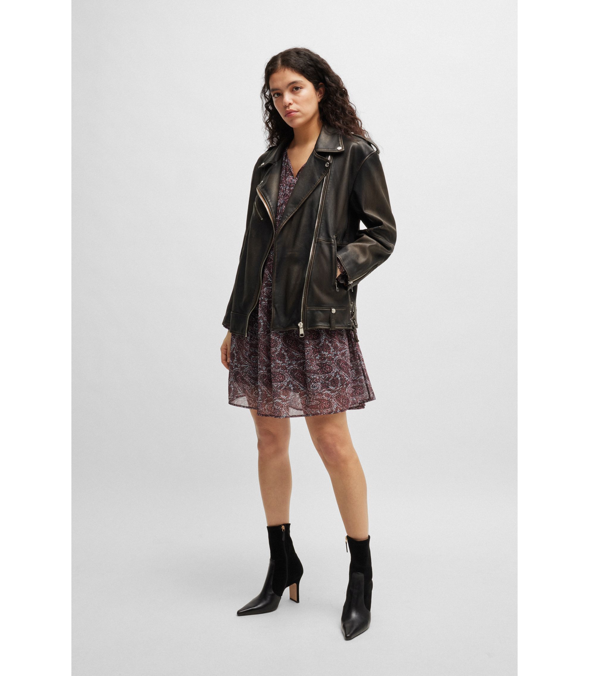 hbeu50518138_220_300?wid=1980&