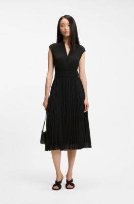 Pliss&eacute;-crepe dress with notch neckline, Black