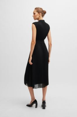 Pliss&eacute;-crepe dress with notch neckline, Black