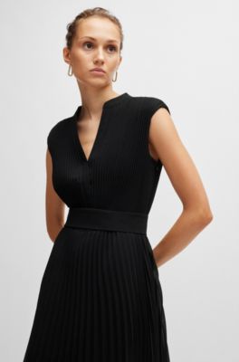 Pliss&eacute;-crepe dress with notch neckline, Black