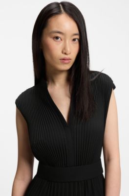 Pliss&eacute;-crepe dress with notch neckline, Black