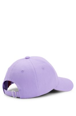 Cappellino in twill di cotone con etichetta con logo, Luce viola