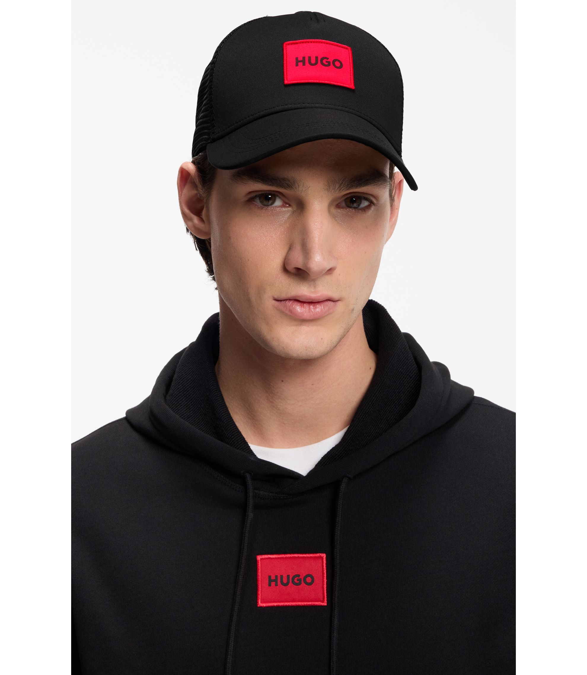 HUGO - ツイル トラッカーキャップ レッドロゴラベル - ブラック