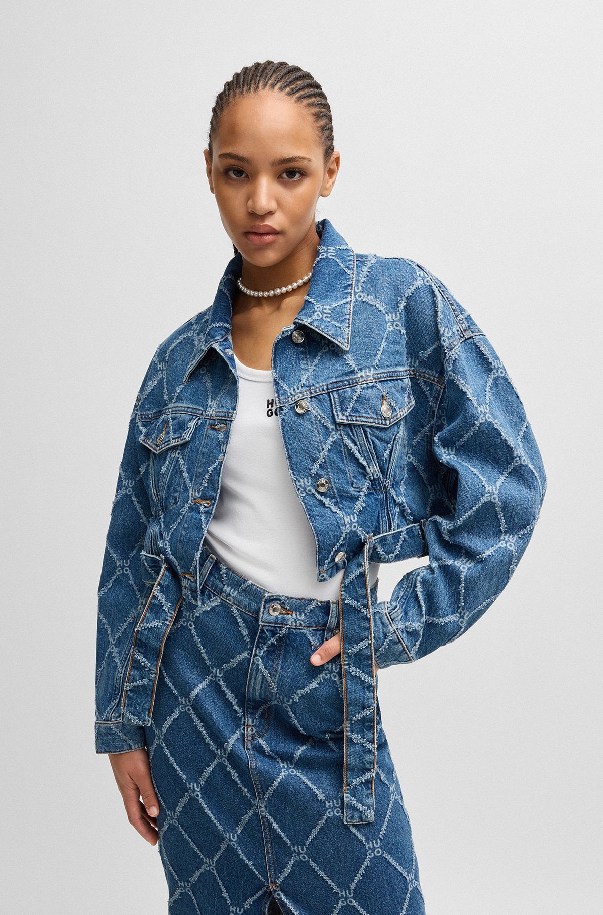 Cropped denim jacket with stacked-logo pattern, Blue Patterned