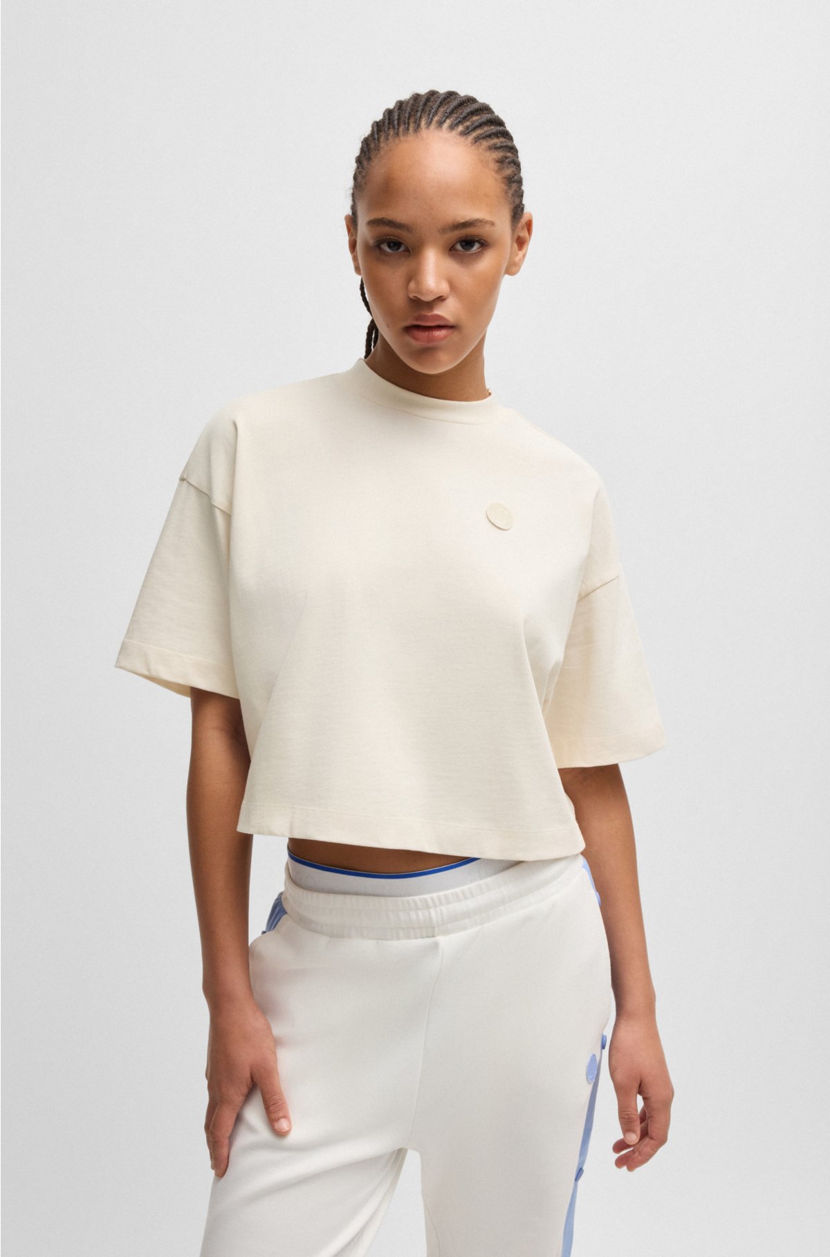 Cropped T-shirt in cotton jersey with logo badge, Natural