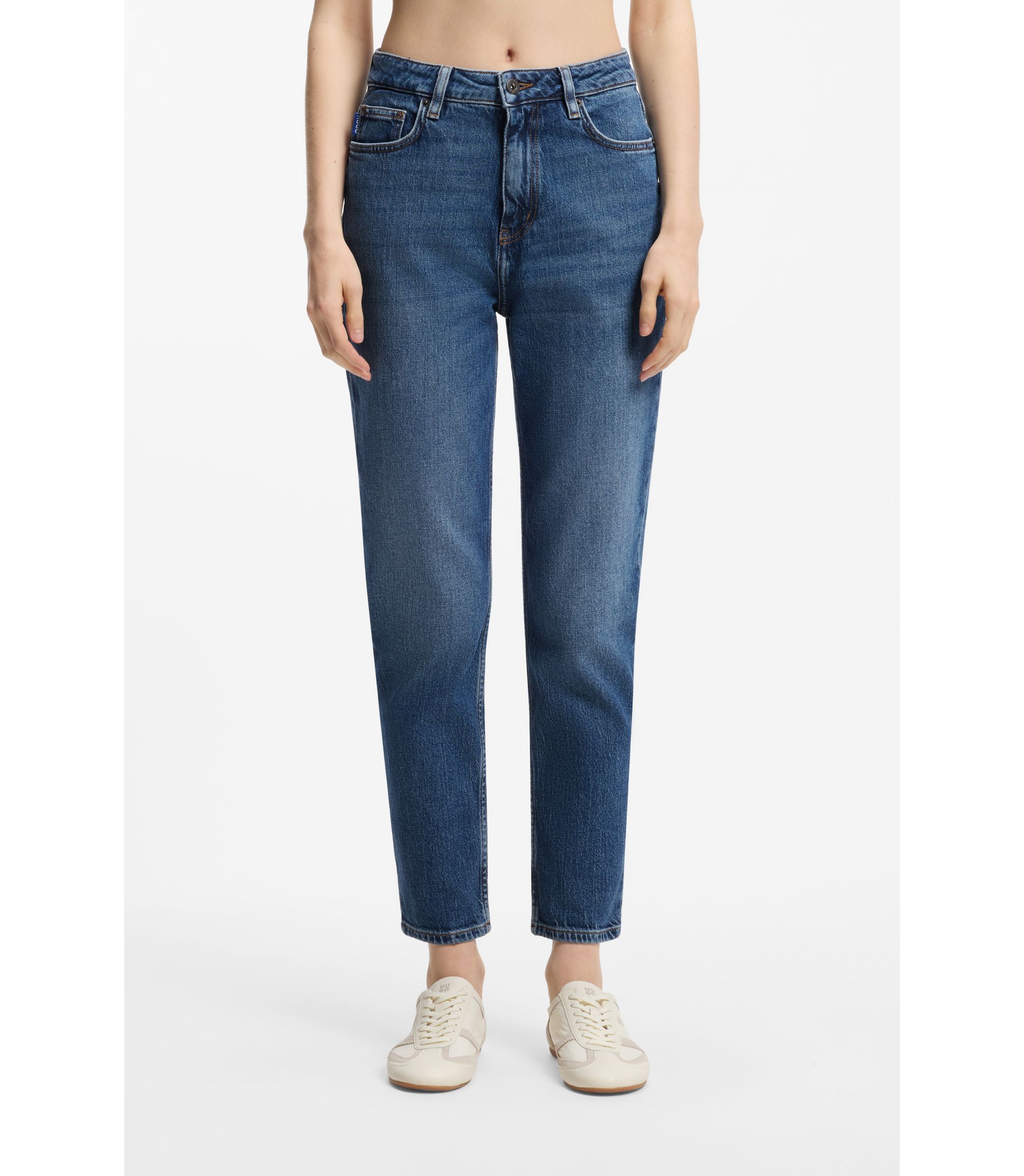 Mom Jeans aus mittelblauem Stretch-Denim